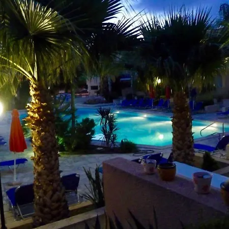 Aurora Townhouse - Complimentary Airport Transport Pafos