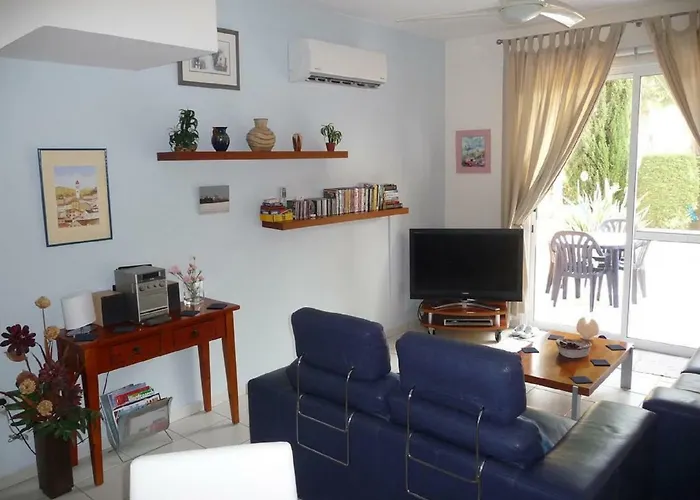 Aurora Townhouse - Complimentary Airport Transport * Paphos