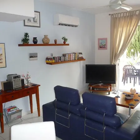 Aurora Townhouse - Complimentary Airport Transport * Пафос