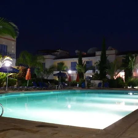 Aurora Townhouse - Complimentary Airport Transport * Пафос