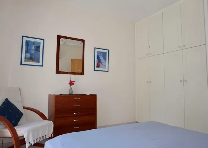 Aurora Townhouse - Complimentary Airport Transport Paphos