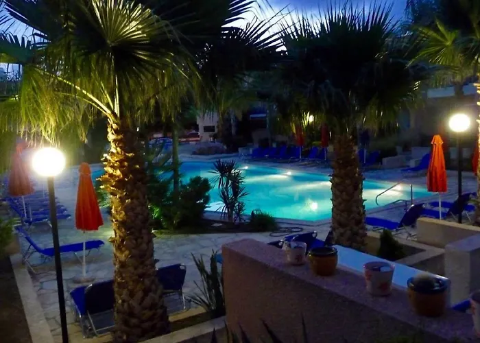 Aurora Townhouse - Complimentary Airport Transport Paphos