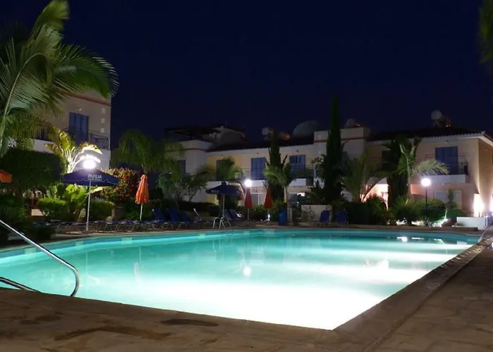 Aurora Townhouse - Complimentary Airport Transport * Paphos